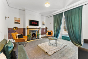 Stylish 5 bed in Central Loughborough - Games Room